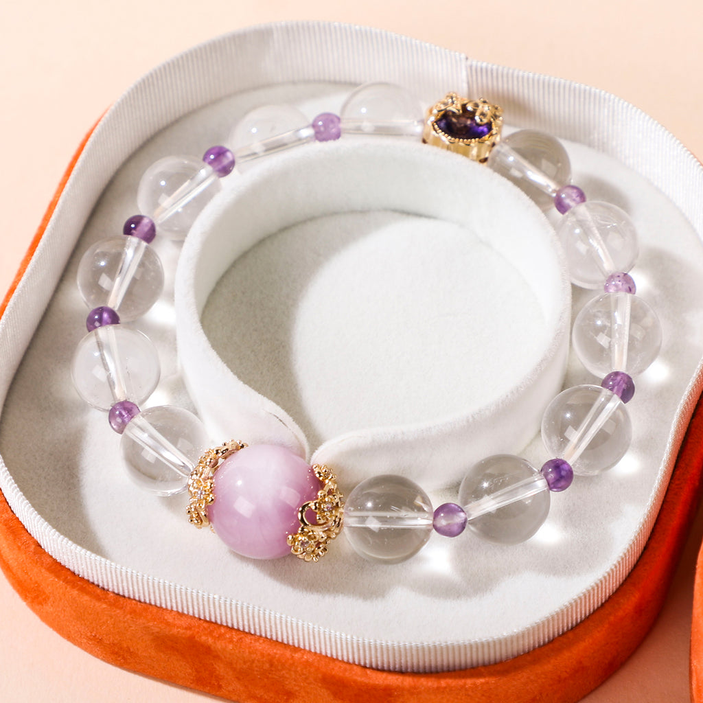 Crystal bead bracelet with a palace-style pattern