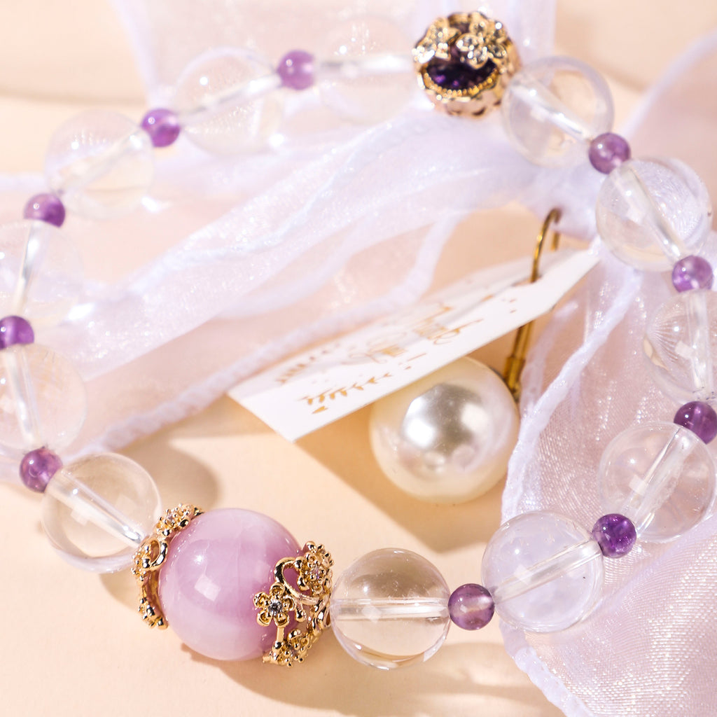 Crystal bead bracelet with a palace-style pattern