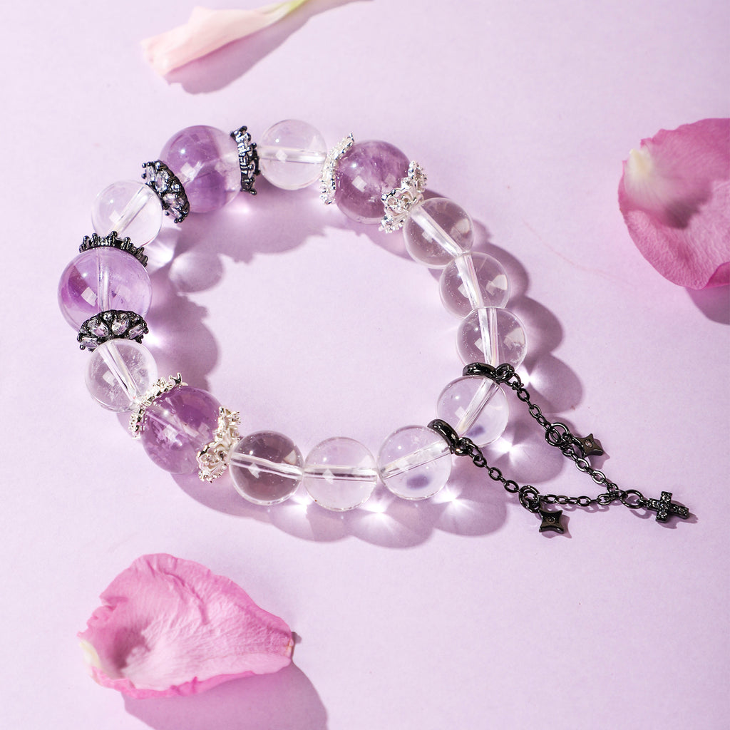 Black crystal chain bracelet in a court style